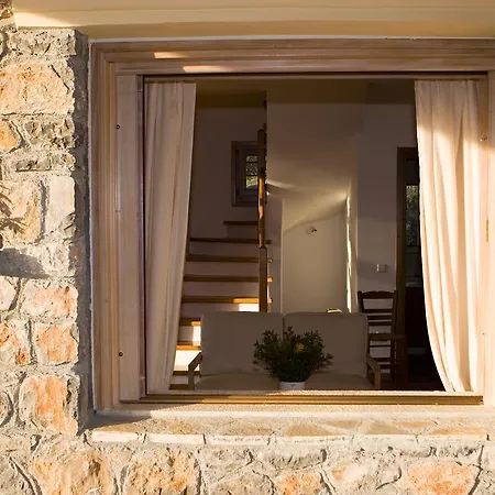 Villa Alilea Politiká